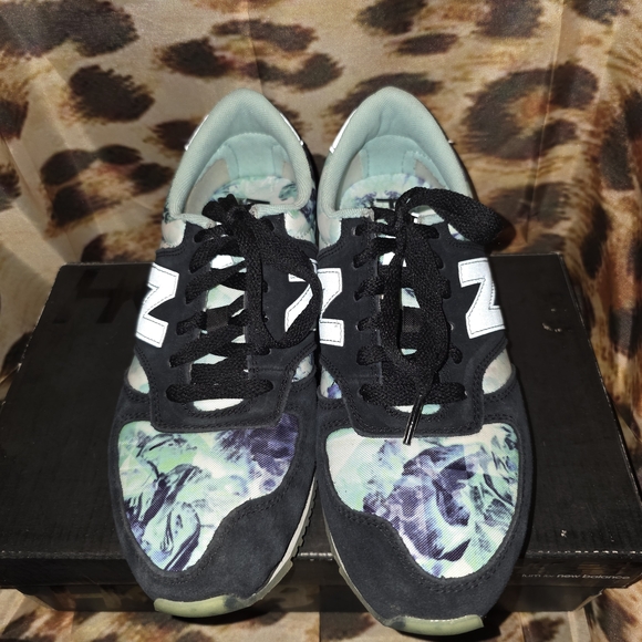 New Balance Women's 373 Retro Navy, Purple & Teal RARE Patterned Sneakers - 7.5 - Picture 3 of 10